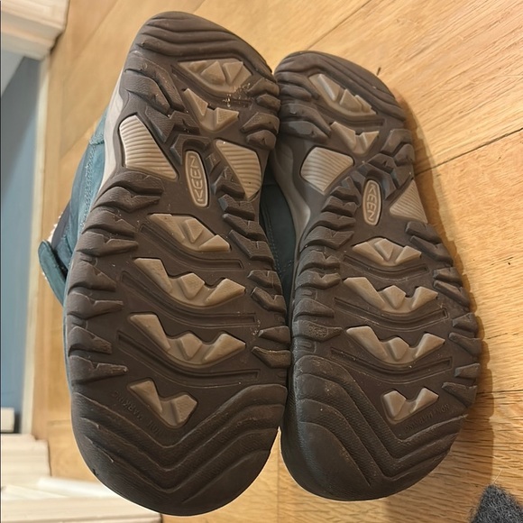 Keen Cozy Cream Fleece Lined Boots - Picture 5 of 6